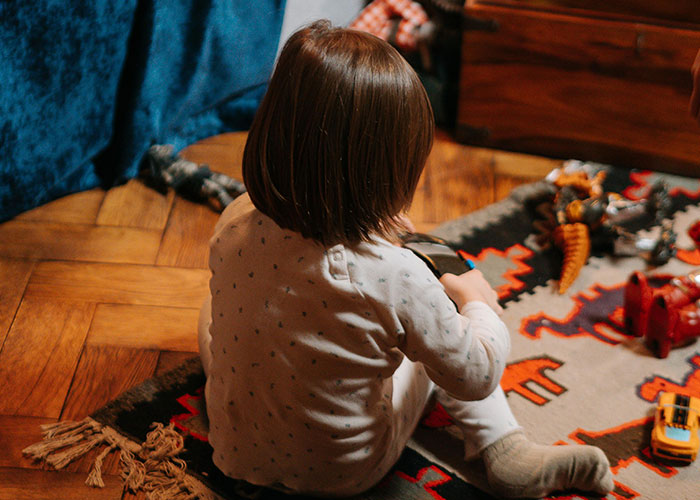 “No Fussing At Bedtime!”: 30 Genius Parenting Tricks That Make Life Less Stressful