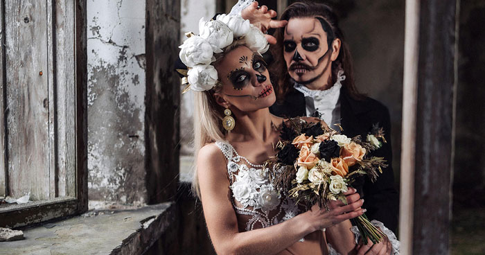 25 Guests Start Complaining Over This Bride’s Halloween Wedding Theme, She Cancels Their Invites