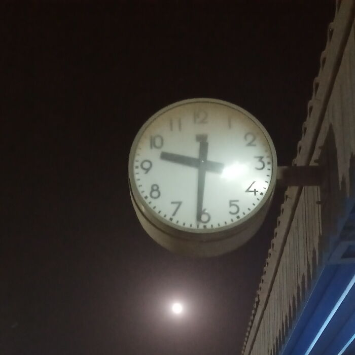 Hey Pandas, Post A Photo Of A Public Clock