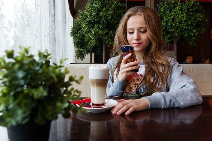 Teen Refuses To Buy Lunch For Stepsis As She Can’t Afford It But Doesn’t Try To Get Part-Time Job