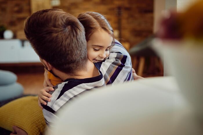 Panicking Dad Goes Online To Ask How He Should Prevent Ex From Moving Away With Their Daughter