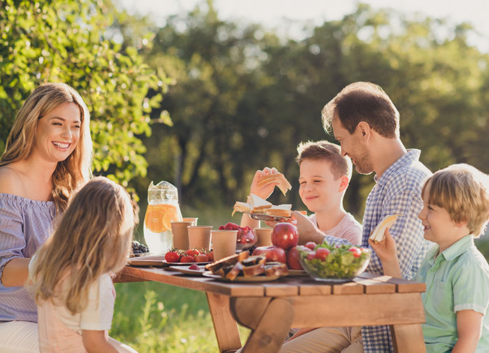 Entitled Family Leaves Note On Public Picnic Table To Say It’s Reserved, Stirs Backlash