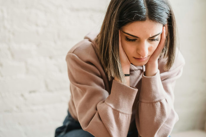 Siblings Shocked To Find Bro's GF Is Very Different From What He Described, Wonder How To Tell Him