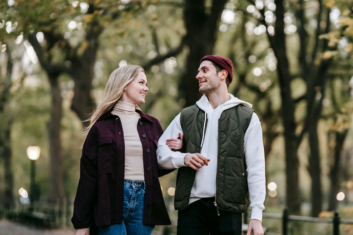 Siblings Shocked To Find Bro's GF Is Very Different From What He Described, Wonder How To Tell Him