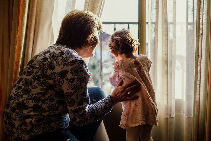 Granny Says 3YO Granddaughter Doesn’t Know What She Wants, Insists On Kissing Her As She Says No 