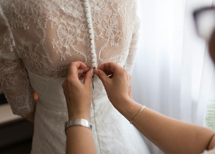 Dad Pressures His Soon-To-Be DIL To Wear His Late Wife’s Wedding Dress Decades After She Died