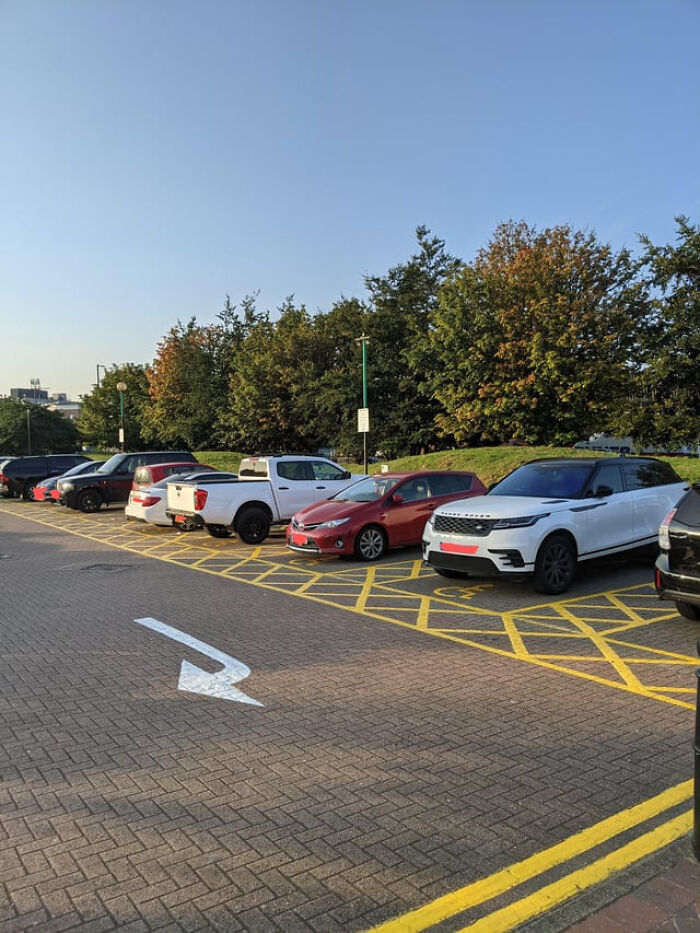 Every Disabled Spot Filled At The Gym, Not One Disabled Badge In Sight