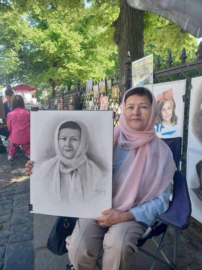 Street Artist Draws Realistic Portraits In One Hour (25 New Pics)