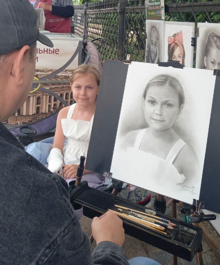 Street Artist Draws Realistic Portraits In One Hour (25 New Pics)