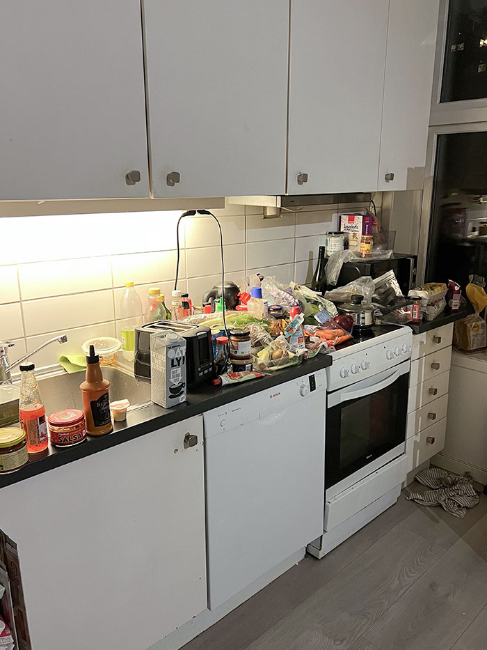 Our Landlord Changed Our Fridge While I Was At Work. She Sent Me A Message Asking To Take My Food Out While I Was At Work, When I Got Home Everything Was Left Like This