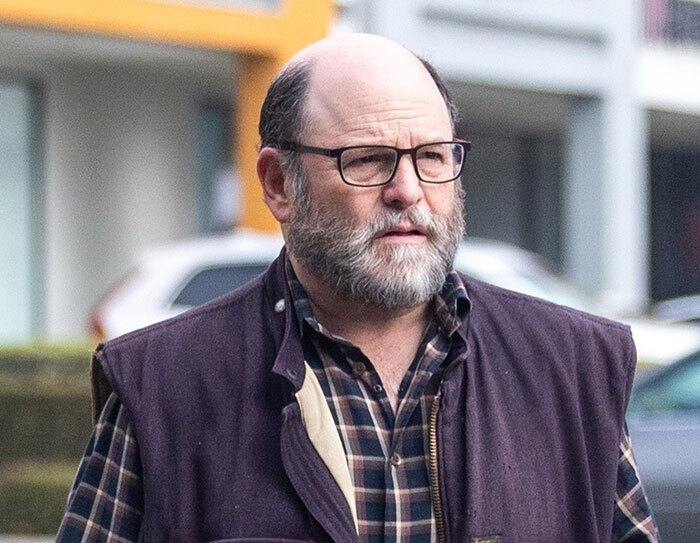 Seinfeld's Jason Alexander Looks Unrecognizable With Trim Frame And Scruffy Beard