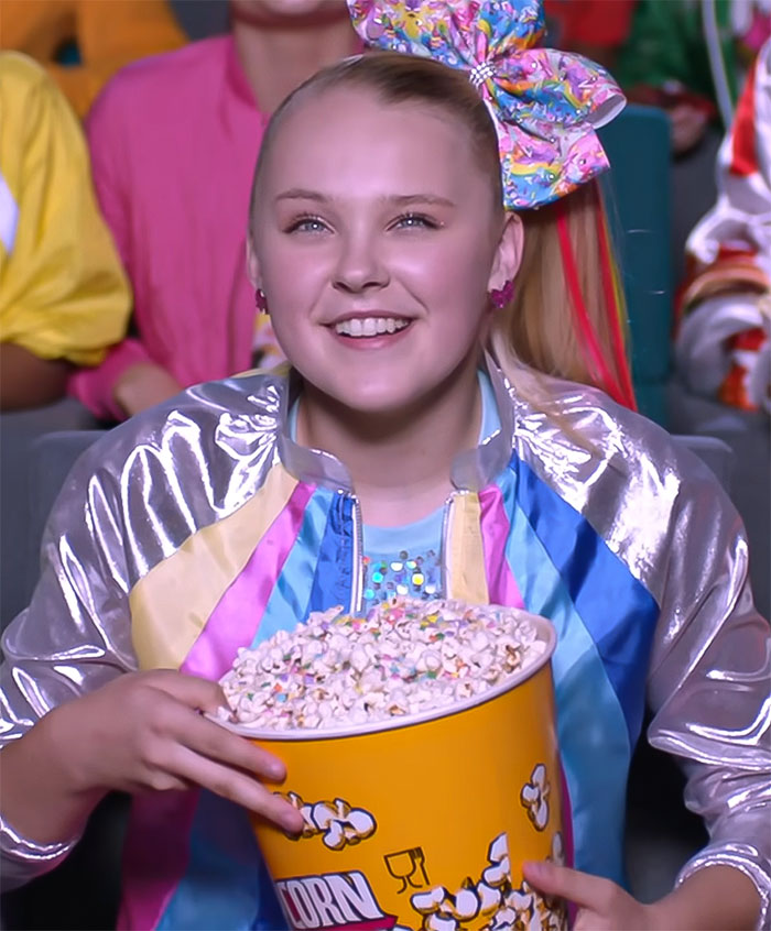 “She Has Really Lost Her Ways”: JoJo Siwa Has A Bulge In New Magazine Cover