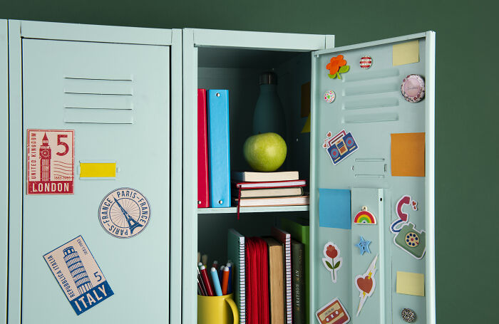 Teacher Introduces Students To A “Care Closet” From Which They Can Take What They Need Shamelessly