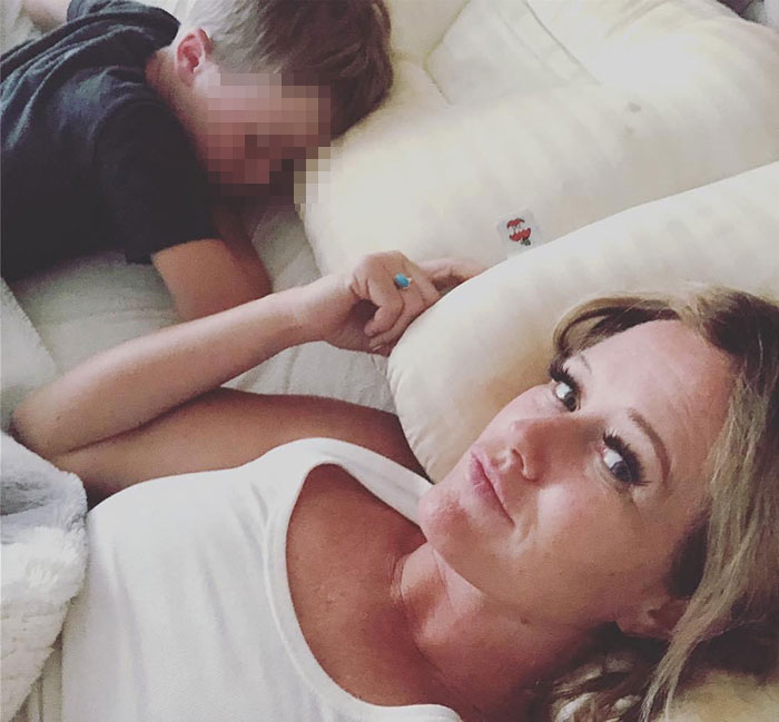 Tucson Mom Leaves Marriage At 44, Now Fights “Tradwife” Trend On TikTok