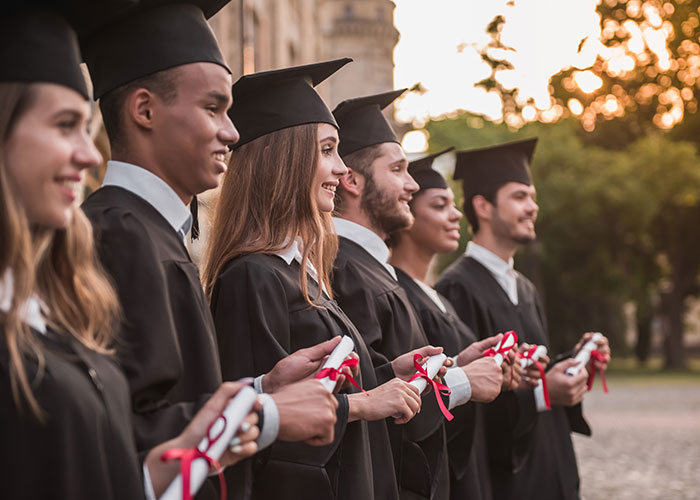 Mom Asks If She’s Wrong For Ruining Daughter’s Graduation To Teach Her A Lesson After A Betrayal