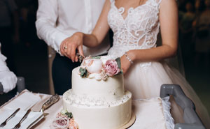 Hobby Baker Offers To Pay $250 Towards Cousin’s Wedding Cake As A Gift, Drama Ensues