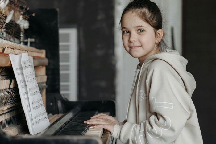 “A Dog Could Have Played That Better”: Grandparents Mock 10YO For Piano Skills, Dad Throws Them Out