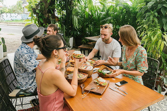 Woman Faces Backlash For Refusing To Pay For Expensive Meals She Didn’t Order