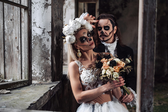 25 Guests Start Complaining Over This Bride's Halloween Wedding Theme, She Cancels Their Invites