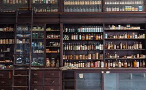 This Forgotten Pharmacy Is A Time Capsule From The Past (15 Pics)