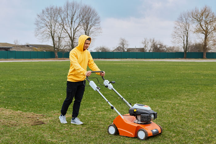 Kid Cuts Neighbors' Lawn To Earn Some Cash, Man Refuses To Pay Him, Mom Goes Livid