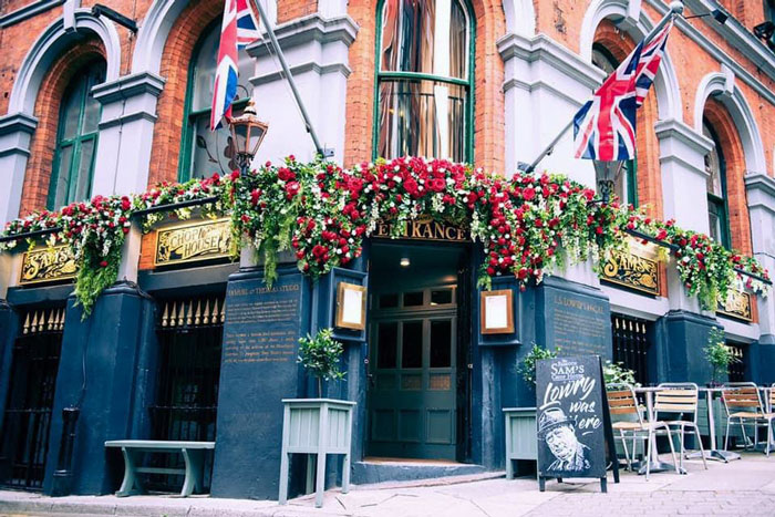 "Children Ended Up Not Eating": Moms Slam British Pub For Not Being Child-Friendly, Debate Ensues