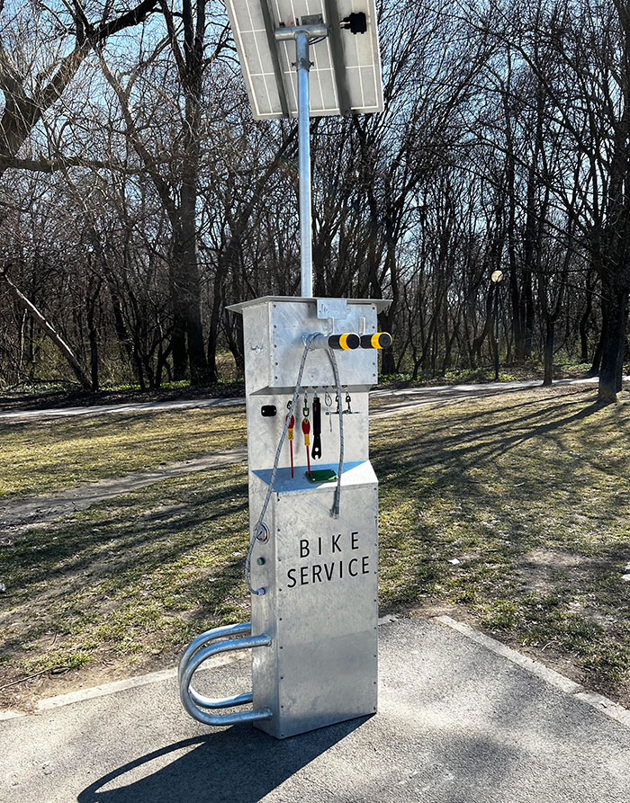 Herramientas públicas en el parque de bicicletas