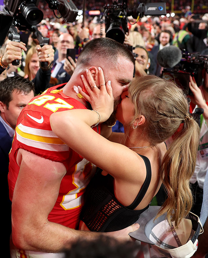 Taylor Swift And Travis Kelce's Alleged "Break Up" Contract Leaked, Fans Left Stunned