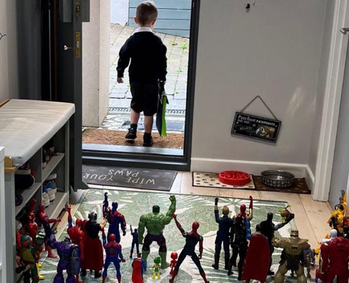 Superhero Fan Kid Embarks On His First Day Of School With The Most Wholesome Sendoff From Parents - 77