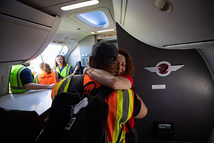 Airlines Help Evacuate Shelter Animals, Pilot Falls In Love With A Kitty And Decides To Adopt Her