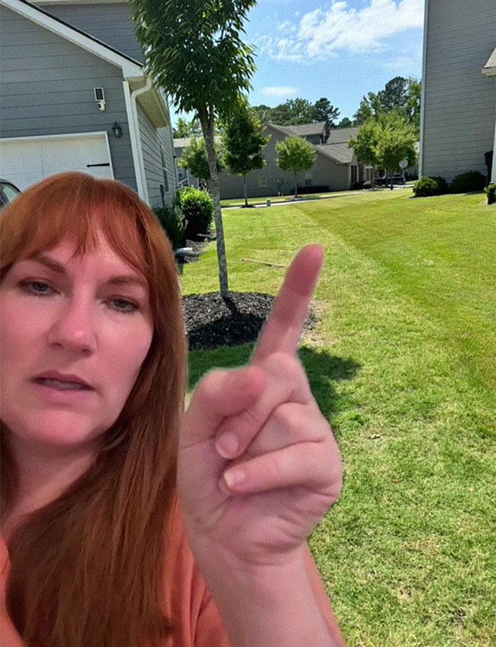 “I Was Trying To Be Kind”: Woman Gives Neighbor A Shot At Bigger Lawn, Faces Rudeness Instead