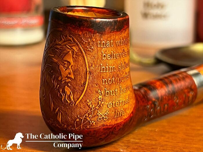 These Handcrafted Saint-Inspired Pipes Are Carved And Painted To Perfection (30 Pics)