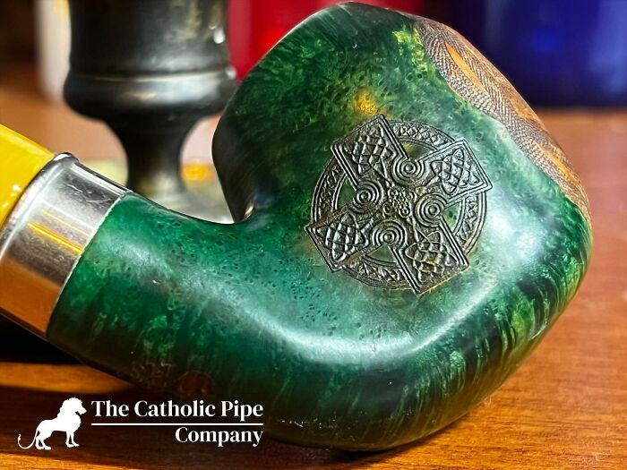 These Handcrafted Saint-Inspired Pipes Are Carved And Painted To Perfection (30 Pics)