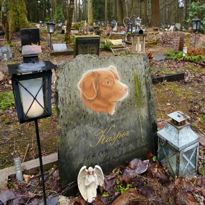 This Instagram Account Shows Us What Pet Cemeteries Tell Us About Human Emotions (23 Pics)