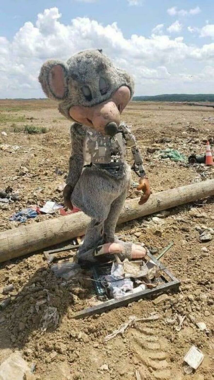 Abandoned Chuck E. Cheese Animatronic Found In A Landfill