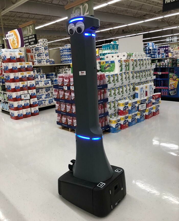 Mi supermercado Gigante local tiene un robot llamado «Marty» que recorre la tienda en busca de derrames y basura.