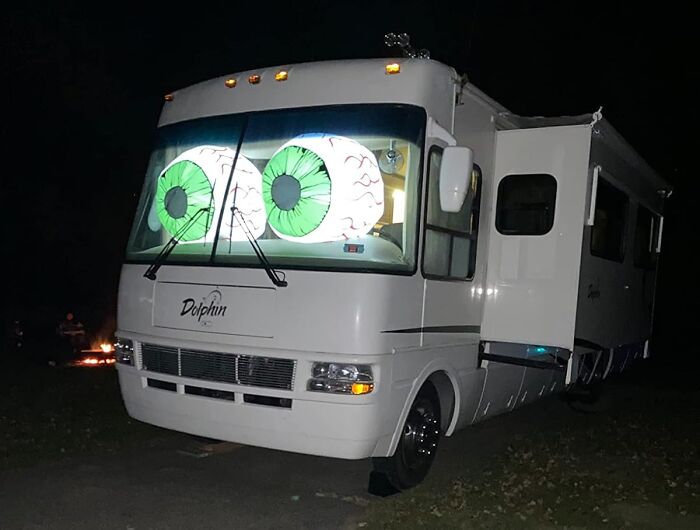 Give Your Neighbors The Stink-Eye (Literally) With These Giant Inflatable Eyeballs