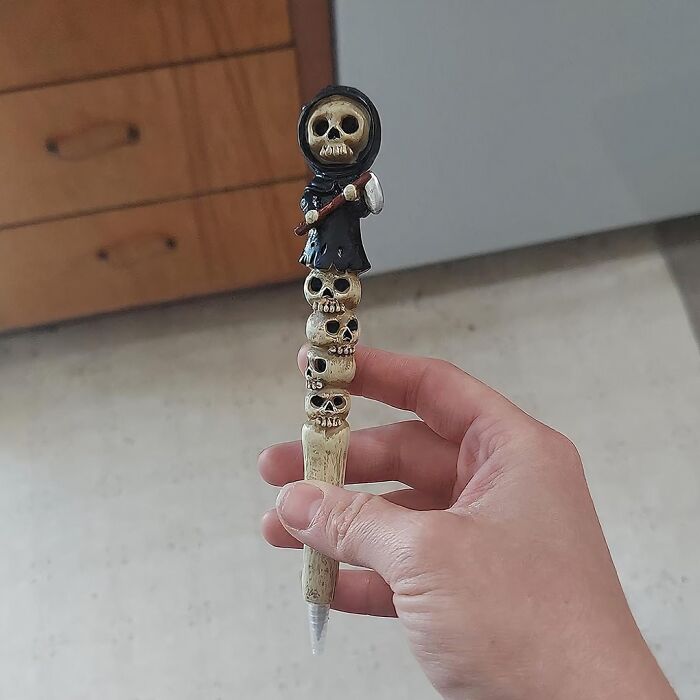 Channel Your Dark Side With Every Signature Using The Skull Totem Pen