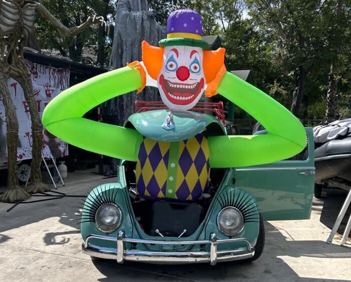 Terrify Trick-Or-Treaters And Traumatize Your Neighbors With This Killer Klown Inflatable Decoration That's Guaranteed To Bring The Horror 