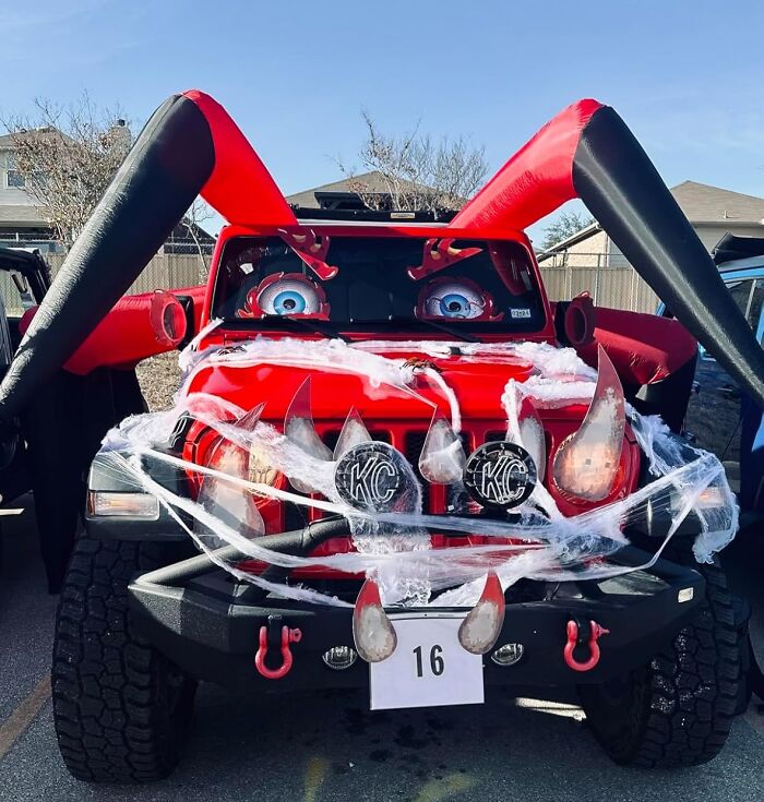 Our Car's Got A Leg Up On Halloween Decor With These Blow Up Spider Legs 