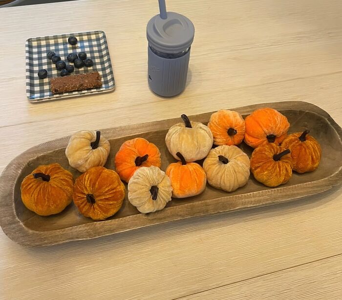 Fool The Eye With The Luxurious Sheen Of These Faux Velvet Foam Fabric Pumpkins Decoration, A Convincing Illusion Of High-End Opulence In Autumnal Disguise