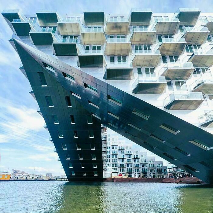 Sluishuis Residential Building Stands Literally In The Water