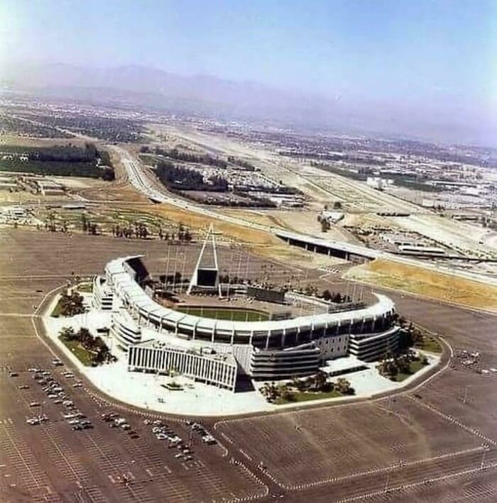 Anaheim Stadium (1977)