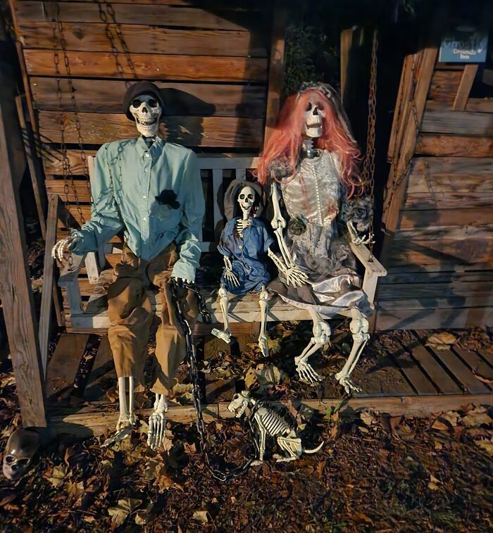 Halloween-Graveyards-Displays-Pics