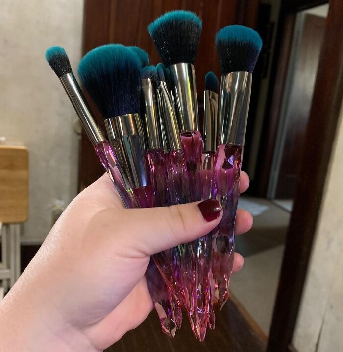 Add A Touch Of Luxury To Your Beauty Routine With The Dazzling Makeup Brushes Set Crystal Handle - A Sparkling Collection That's As Beautiful As It Is Functional!