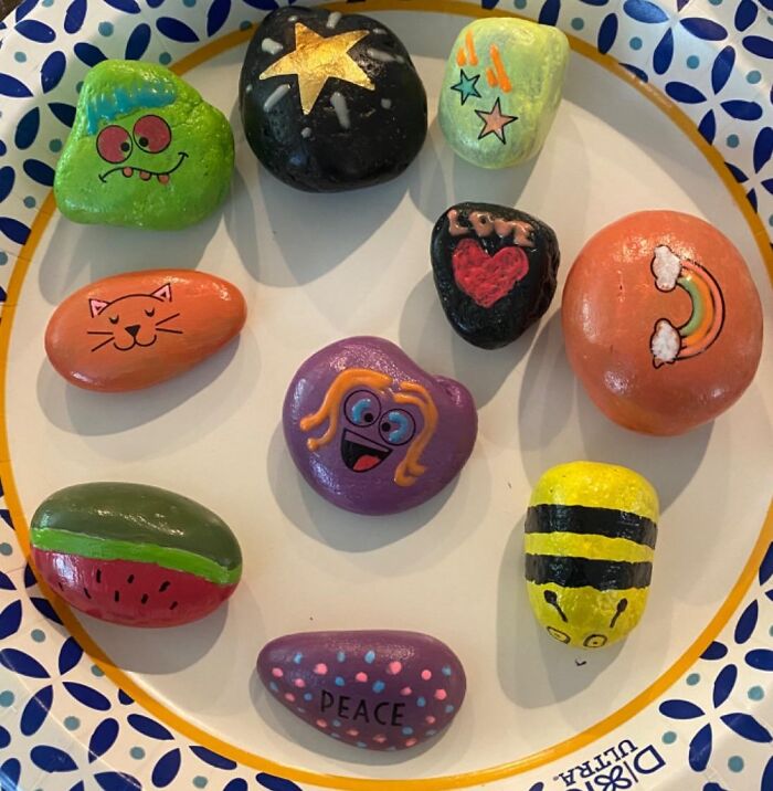 This Rock Painting Kit Brings Out The Artist In Every Kid With Vibrant Paints And Smooth Rocks To Decorate