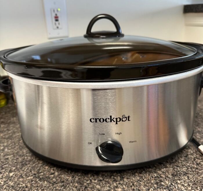  A Crockpot Is The Best Way To Make A Big Batch Of Hot Chocolate And Keep It Warm