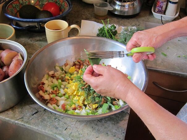 Snip, Clip, And Savor The Flavor! Make Herb Prep A Breeze With The Herb Scissors With 5 Blades