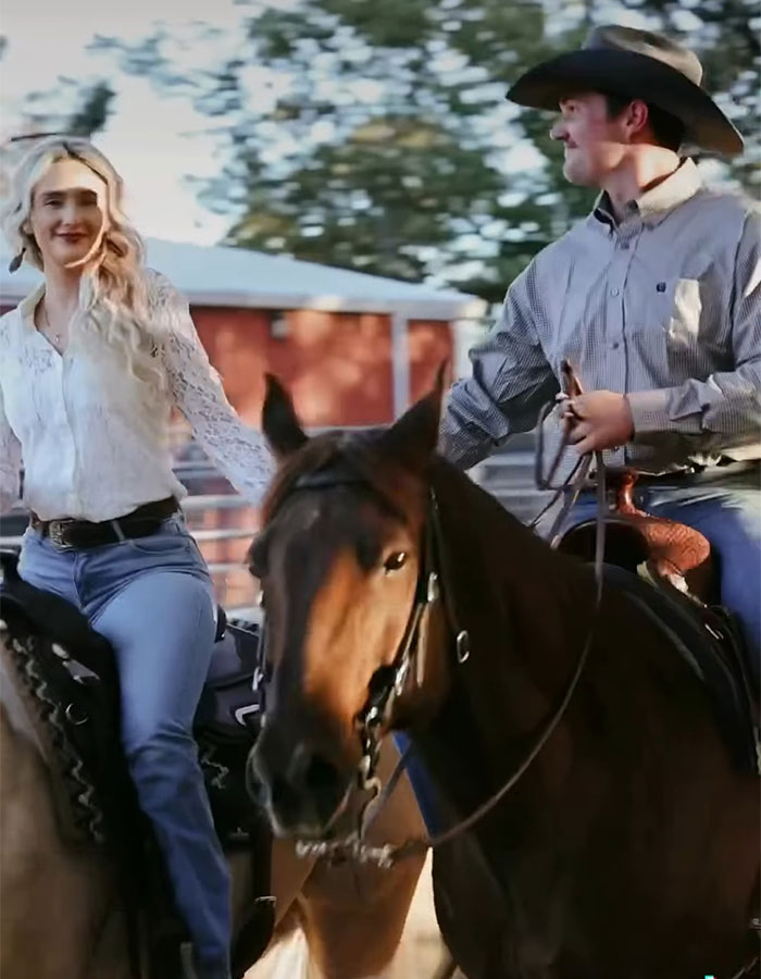 A Man Drove Four Hours To Meet A Girl For A Blind Date Photoshoot In Hopes Of A “Fairy Tale Ending”