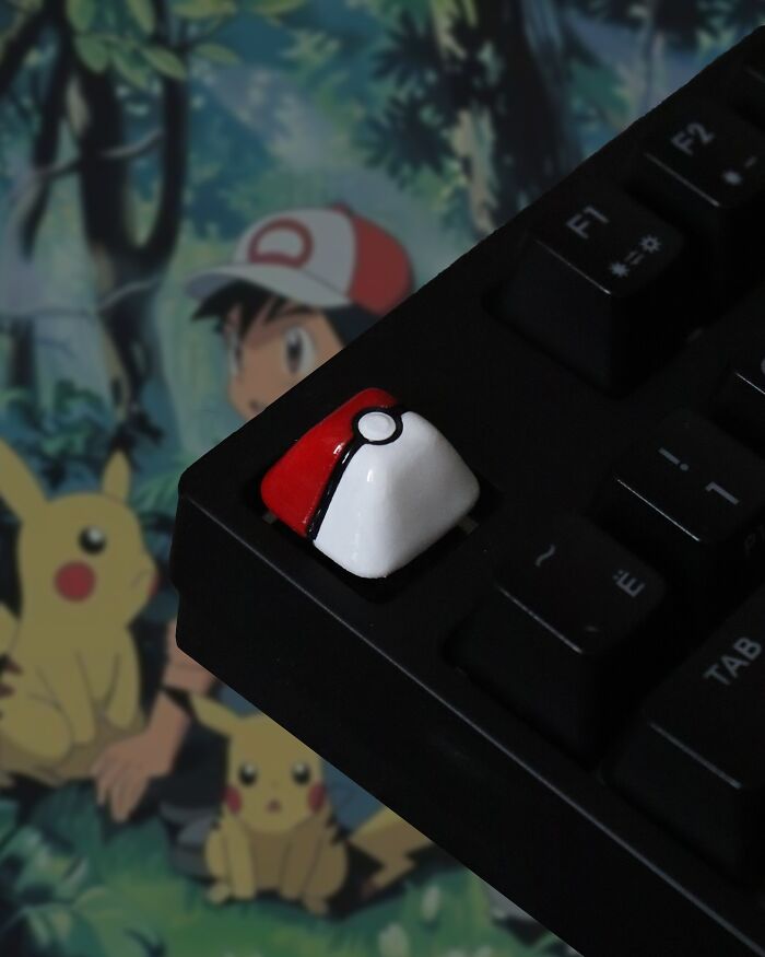 Art In Touch: Elena's Detailed Keycaps (20 Pics)